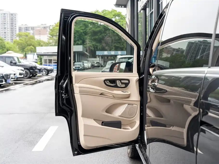 Mercedes-Benz V-Class 2023 — фото 8