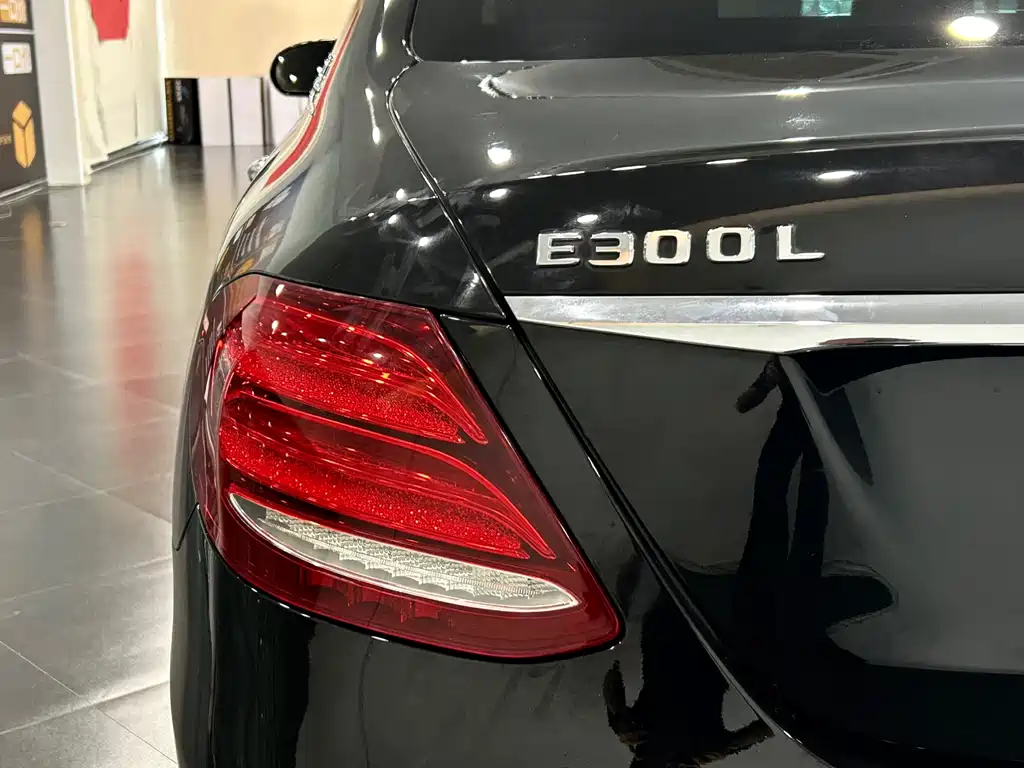 Mercedes-Benz E-Class 2019 — фото 19