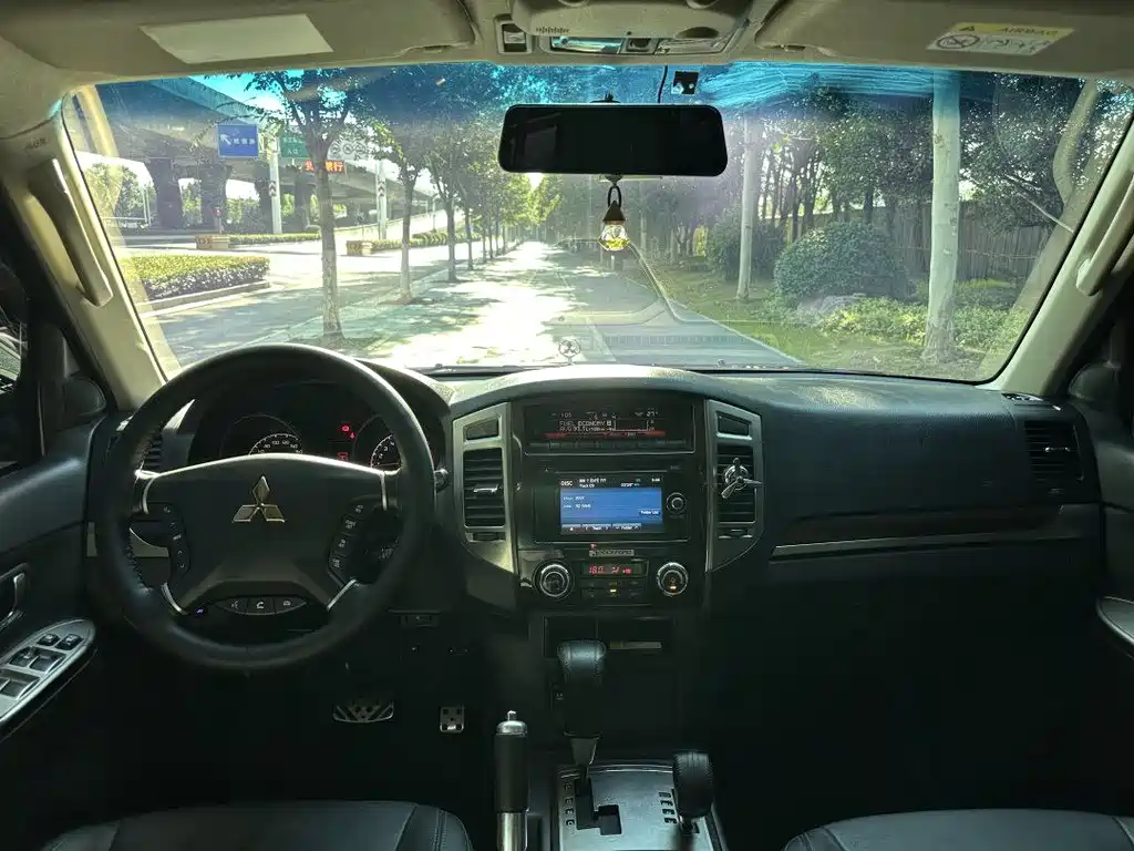 Mitsubishi Pajero 2019 — фото 6