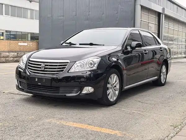 Toyota Crown 2010