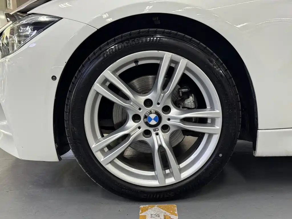 BMW 3 Series 2018 — фото 18