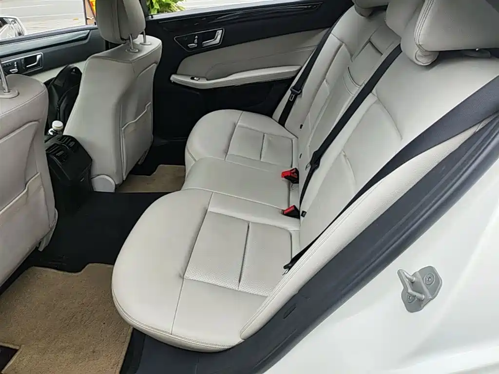 Mercedes-Benz E-Class 2014 — фото 17