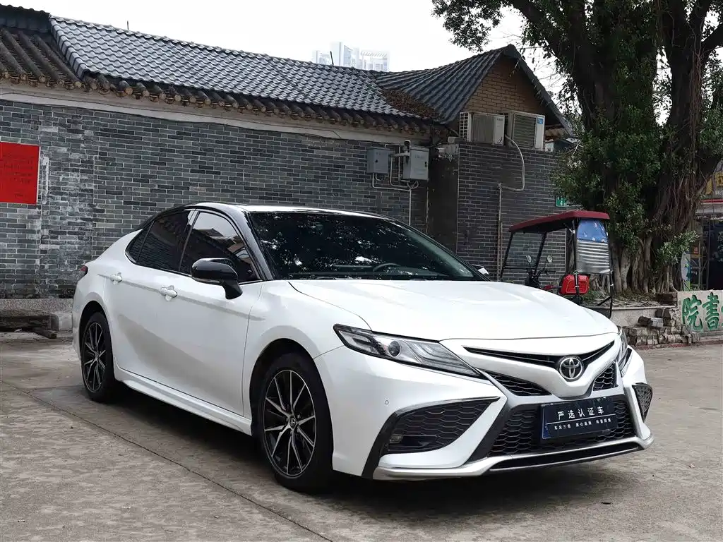 Toyota Camry 2022 — фото 3