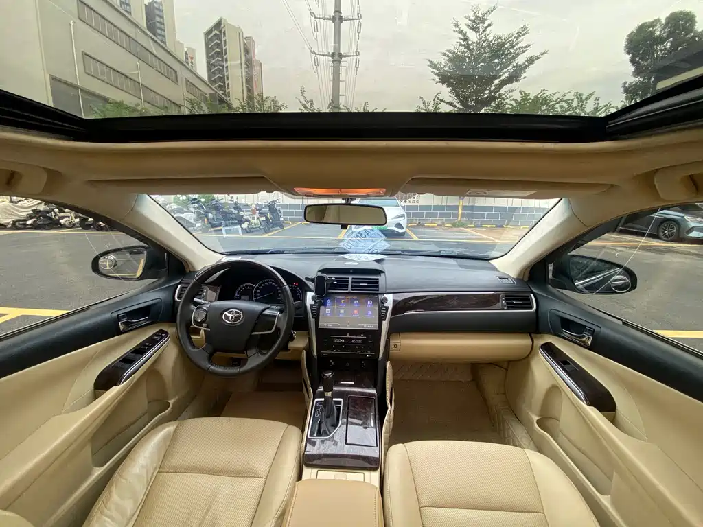 Toyota Camry 2016 — фото 13
