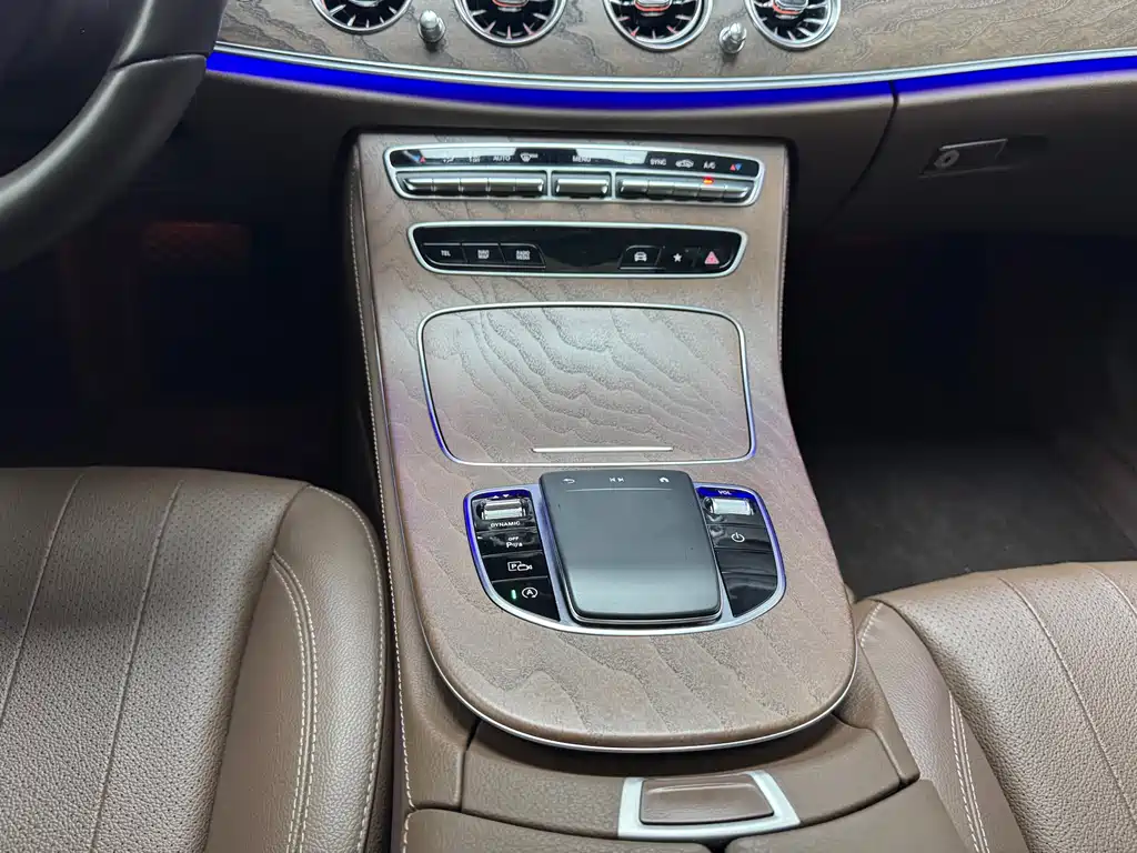 Mercedes-Benz E-Class 2022 — фото 15