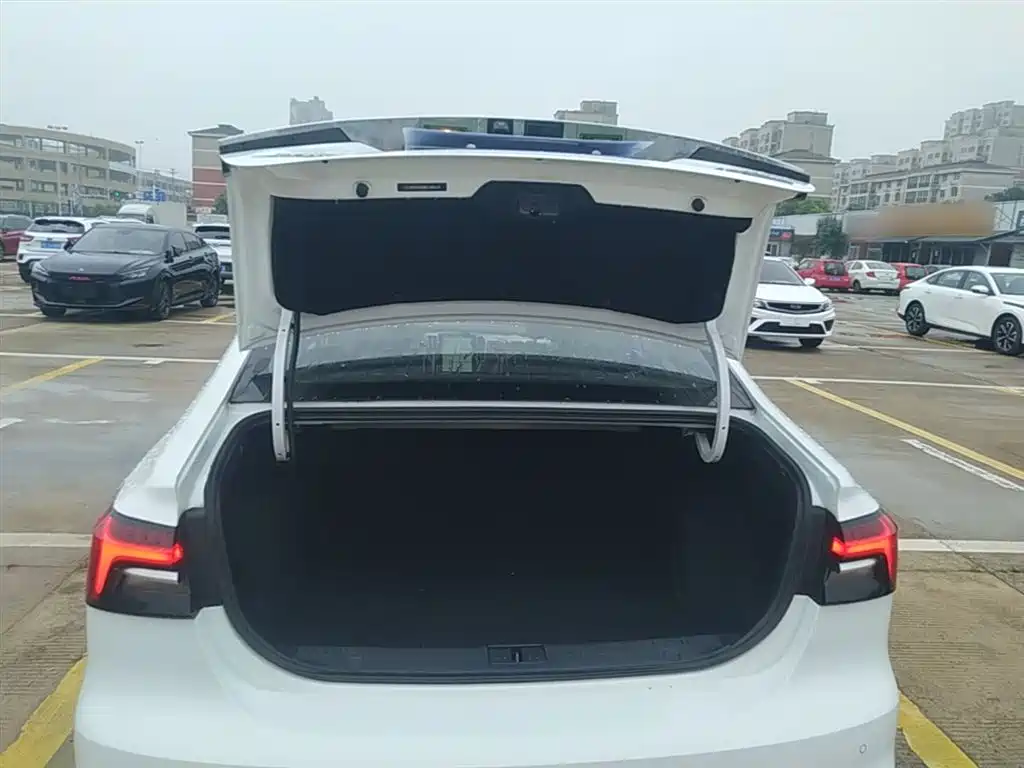 Roewe i6 MAX 2022 — фото 19