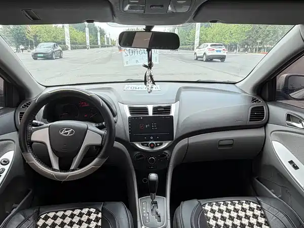 Hyundai Accent 2013