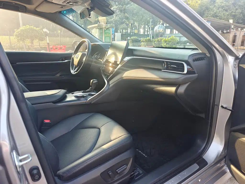 Toyota Camry 2022 — фото 17