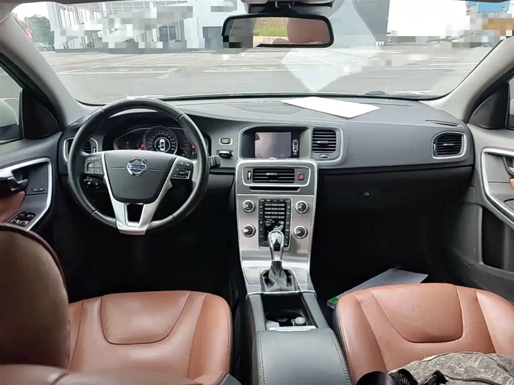 Volvo S60 2017 — фото 10