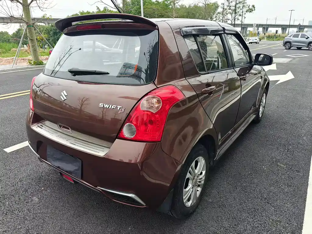 Suzuki Swift 2015 — фото 6