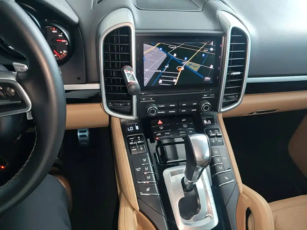 Porsche Cayenne 2017 — фото 13