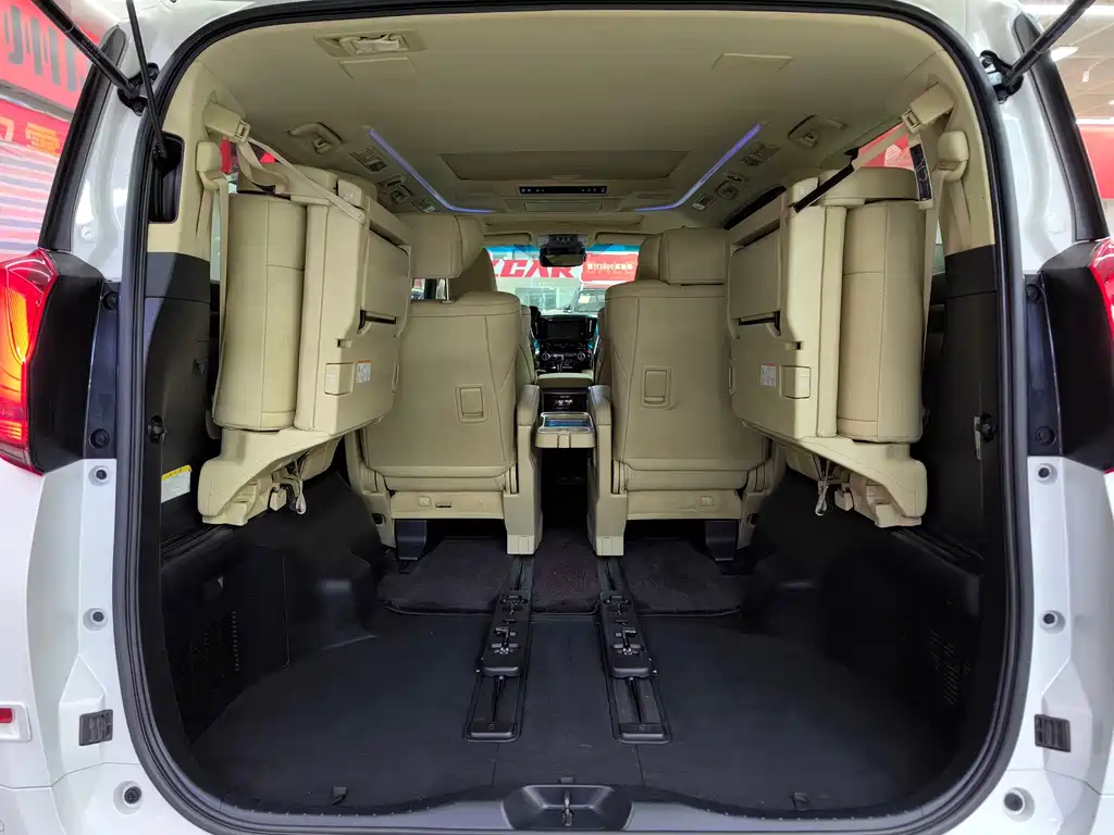 Toyota Alphard 2020 — фото 33