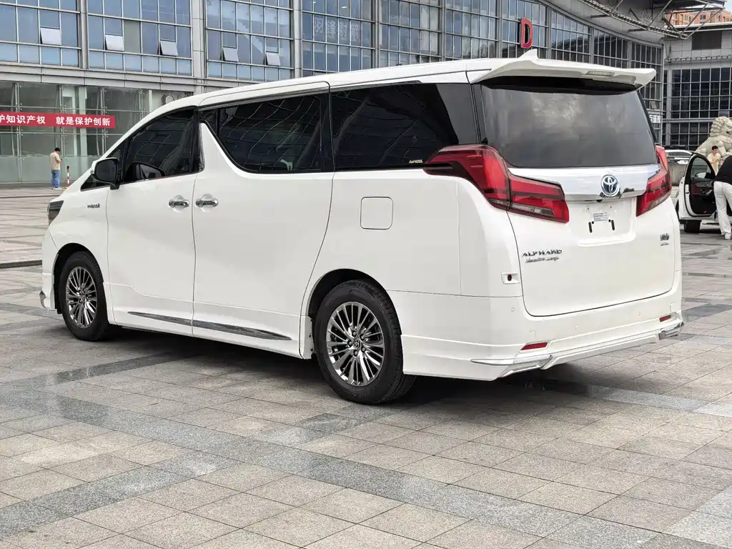 Toyota Alphard 2021 — фото 8