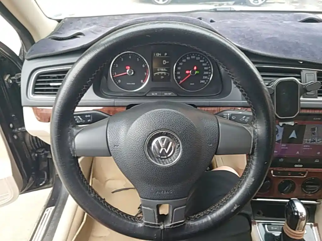 Volkswagen Lavida 2015 — фото 11