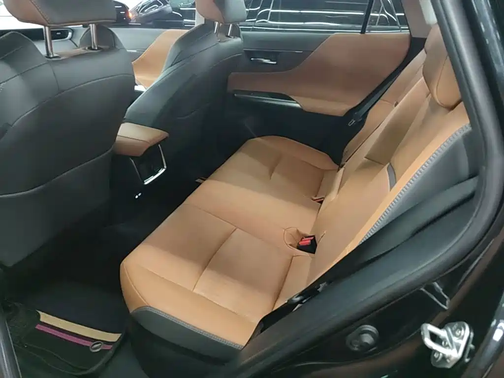 Toyota Venza 2023 — фото 17