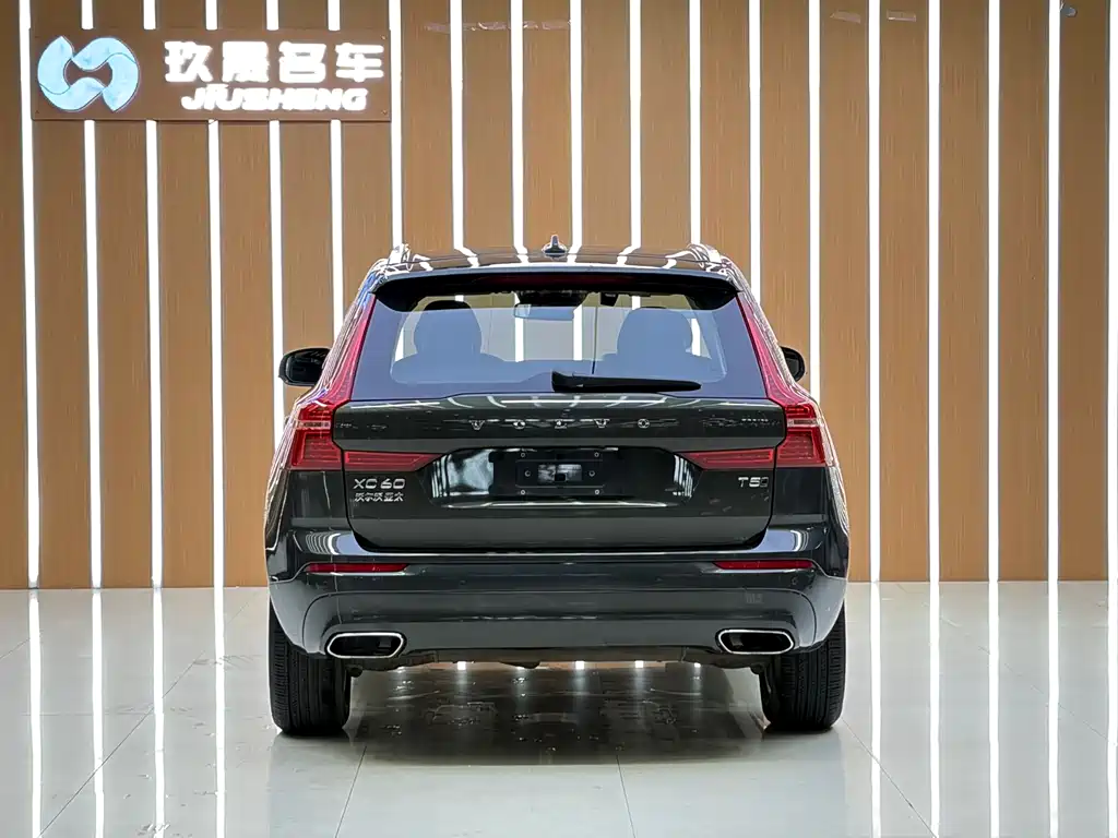 Volvo XC60 2018 — фото 17