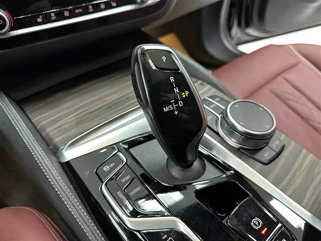 BMW 5 Series New Energy 2023 — фото 15
