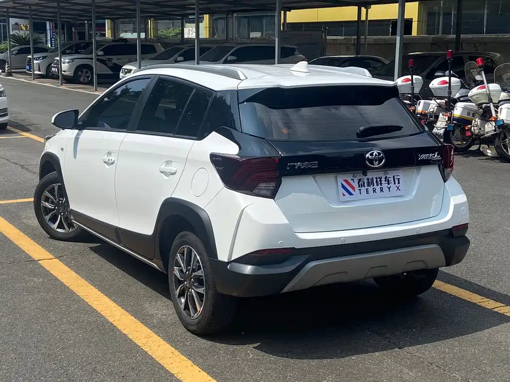 Toyota Yaris L 2022