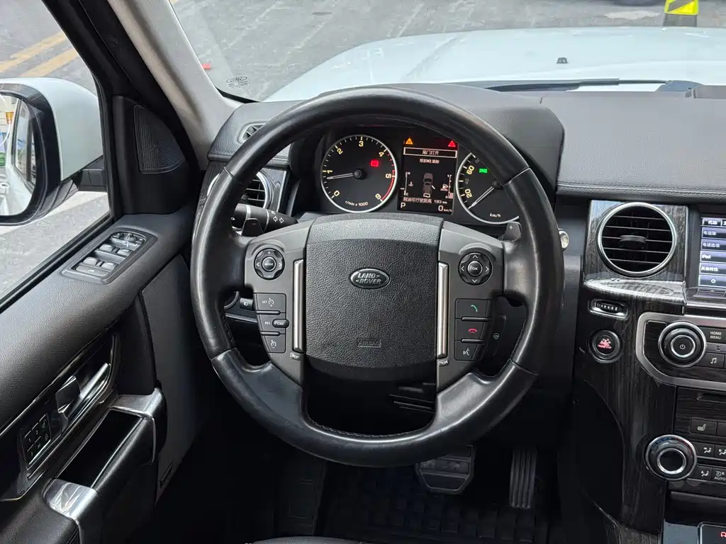 Land Rover Discovery 2014 — фото 10