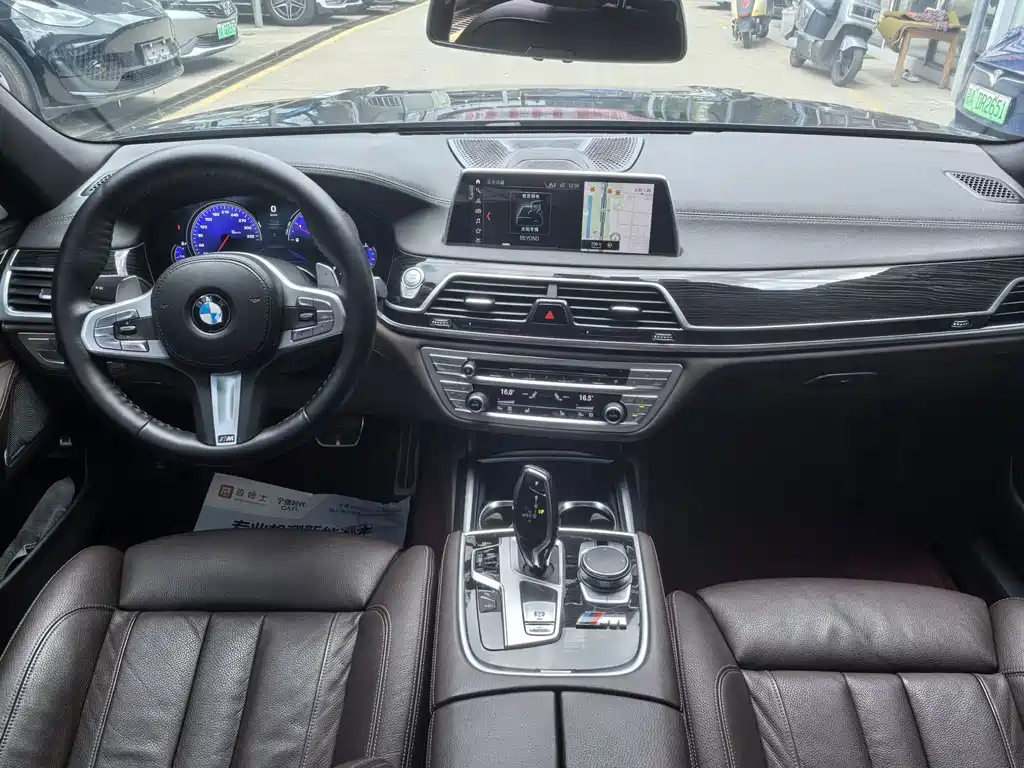 BMW 7 Series 2018 — фото 9