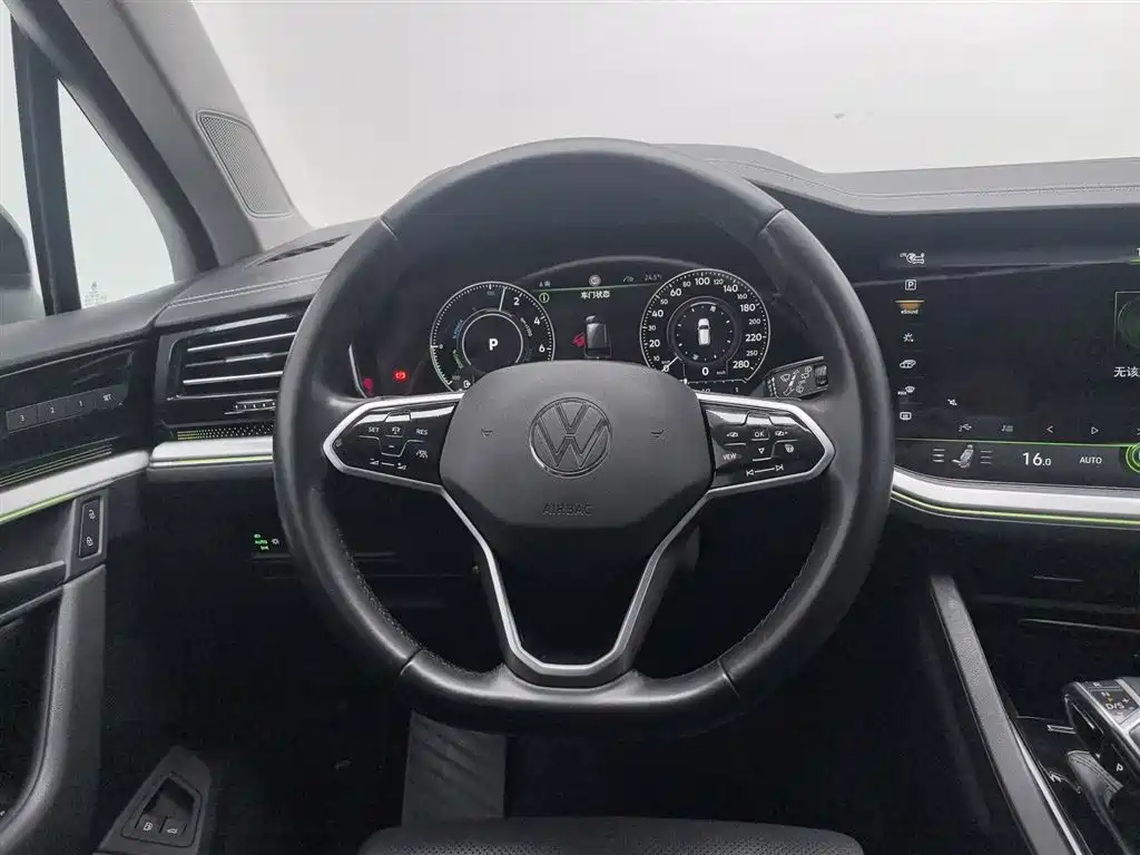 Volkswagen Touareg New Energy 2021 — фото 11