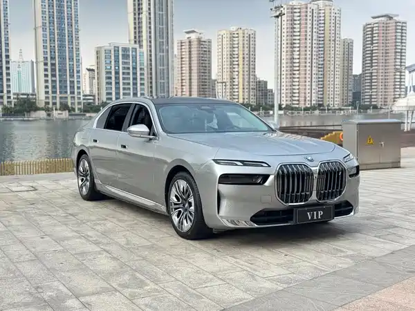 BMW i7 2023