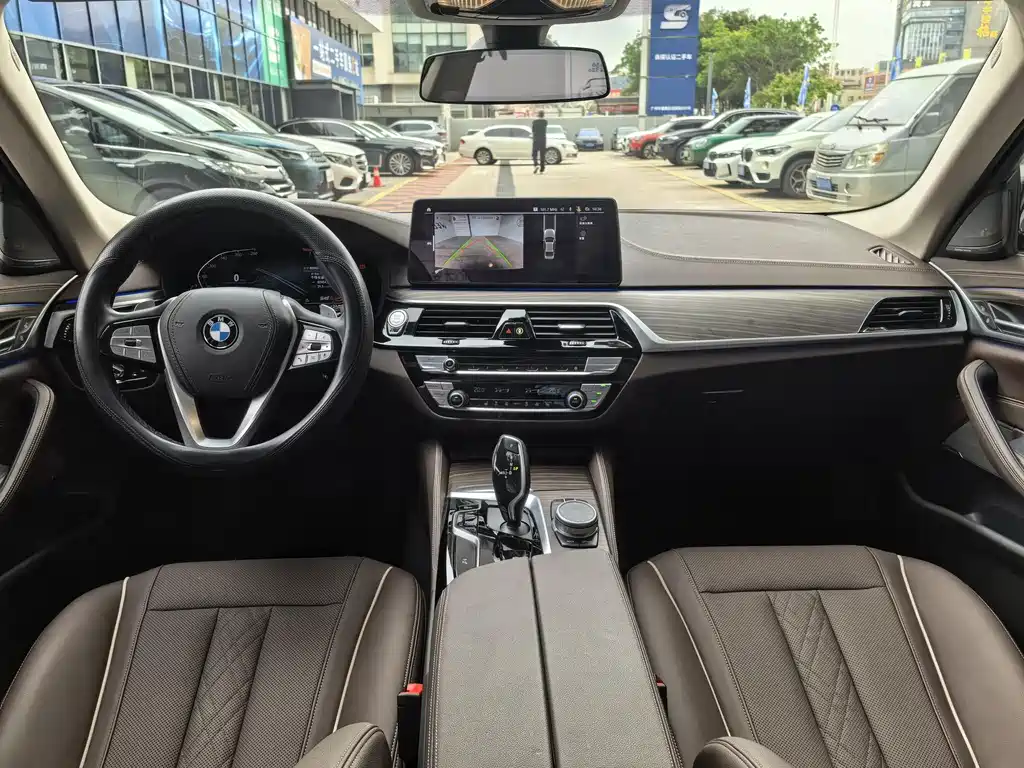 BMW 5 Series 2021 — фото 17