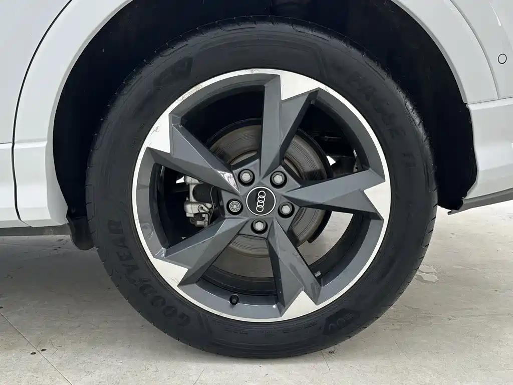 Audi Q3 2023 — фото 17