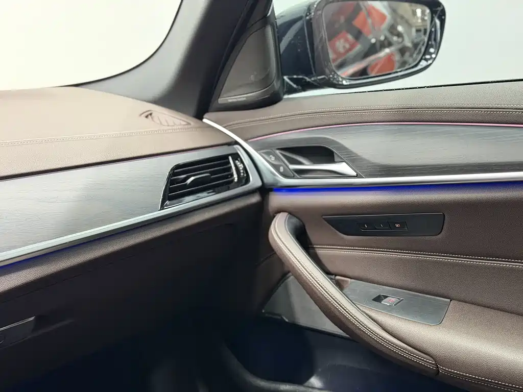 BMW 5 Series 2022 — фото 14