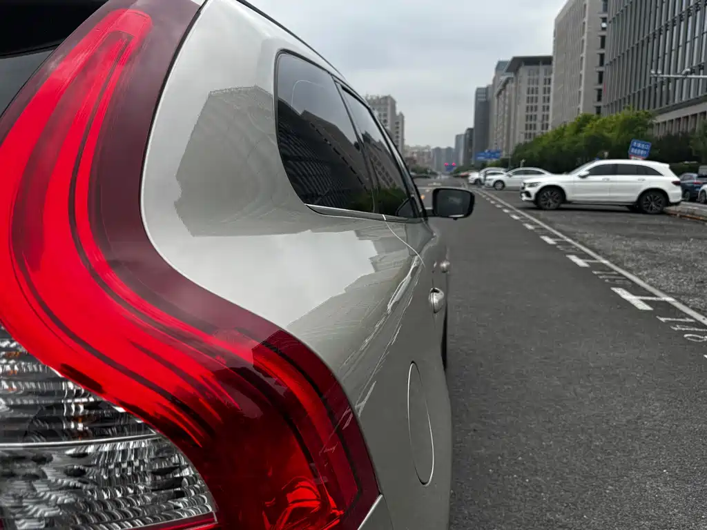 Volvo XC60 2016 — фото 17