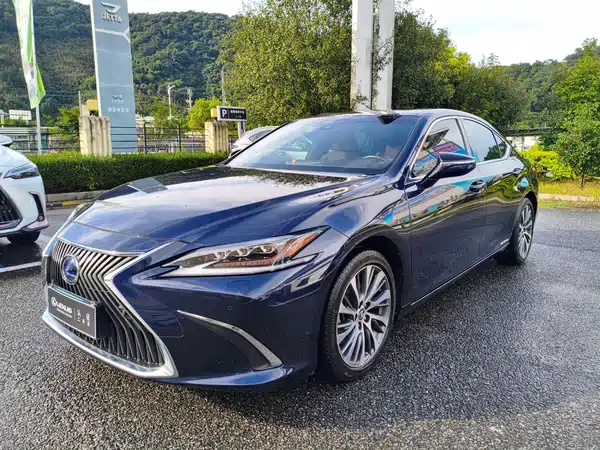 Lexus ES 2021