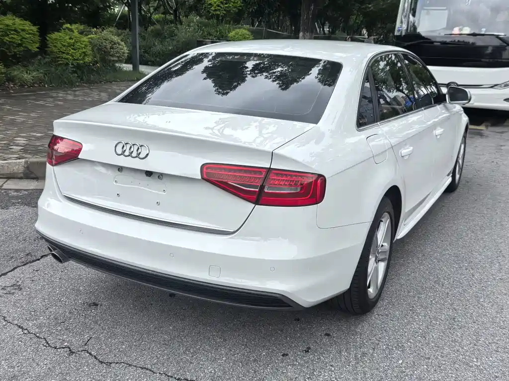 Audi A4L 2015 — фото 11