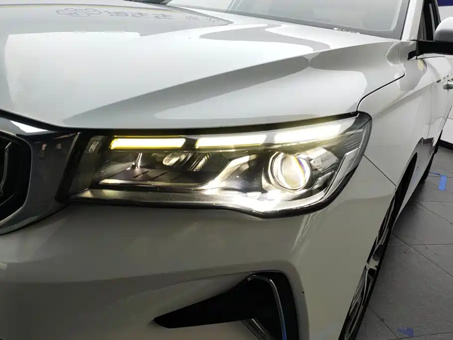 Geely Emgrand 2022