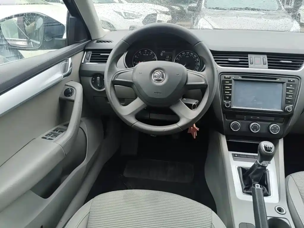 Skoda Octavia 2014 — фото 11