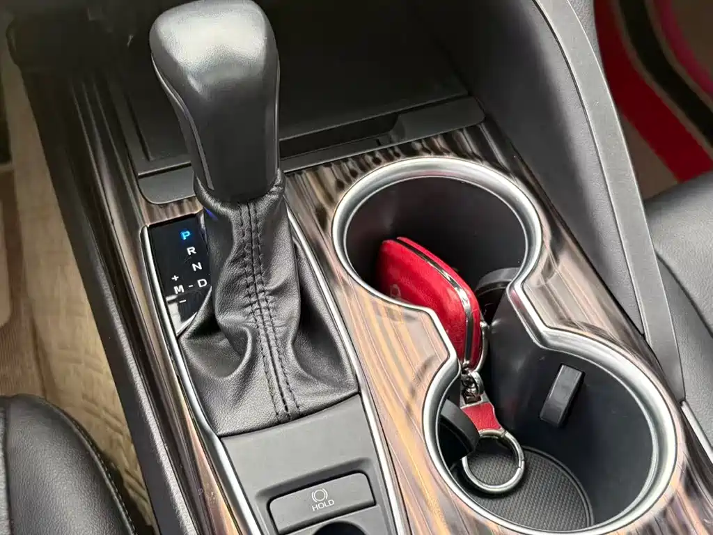 Toyota Camry 2020 — фото 18