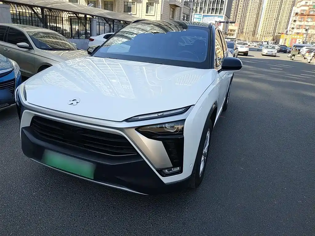 NIO ES8 2025