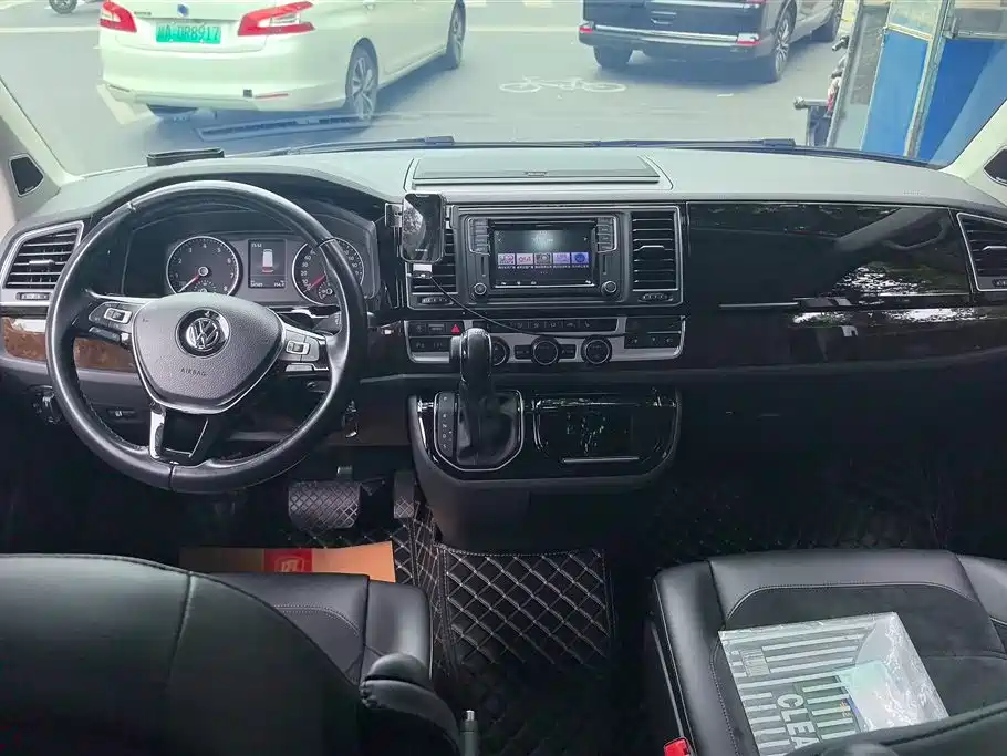 Volkswagen Multivan 2019 — фото 12