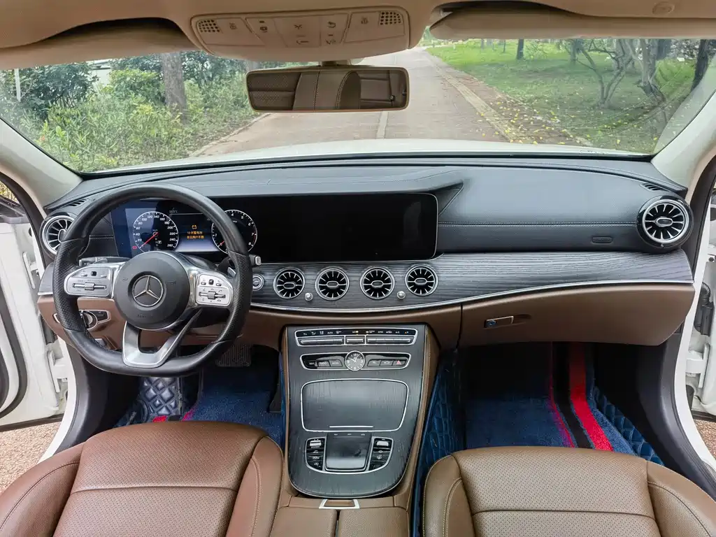 Mercedes-Benz E-Class 2019 — фото 17