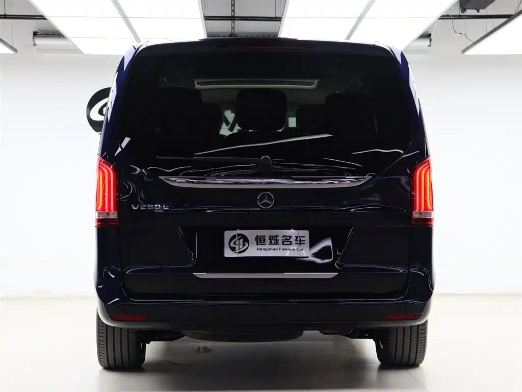 Mercedes-Benz V-Class 2022 — фото 30