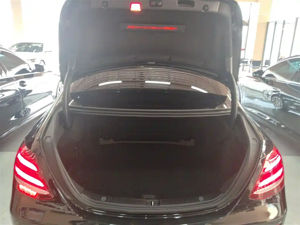Mercedes-Benz E-Class 2020 — фото 19