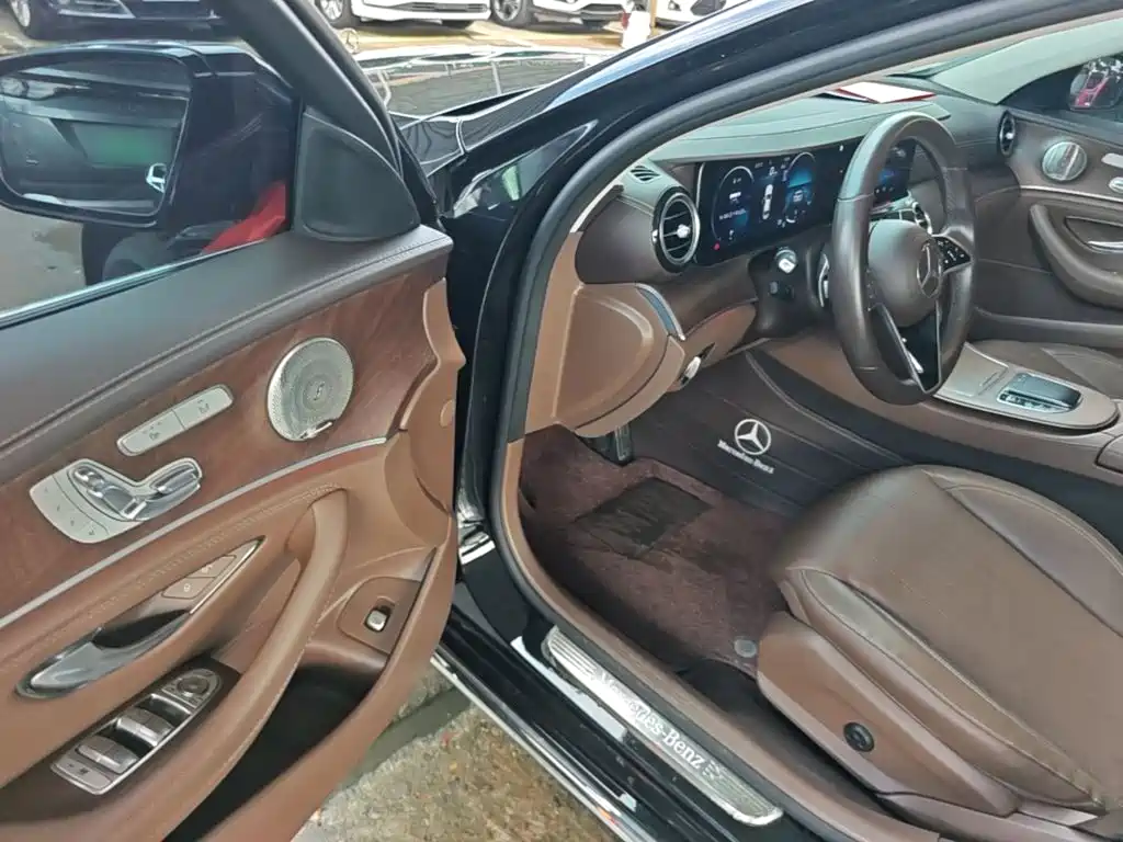 Mercedes-Benz E-Class 2023 — фото 16