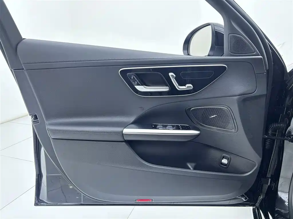 Mercedes-Benz C-Class 2023 — фото 21