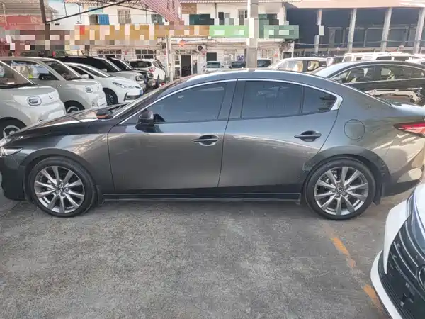 Mazda 3 Axela 2023