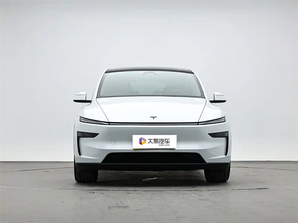 Tesla Model Y L 2025
