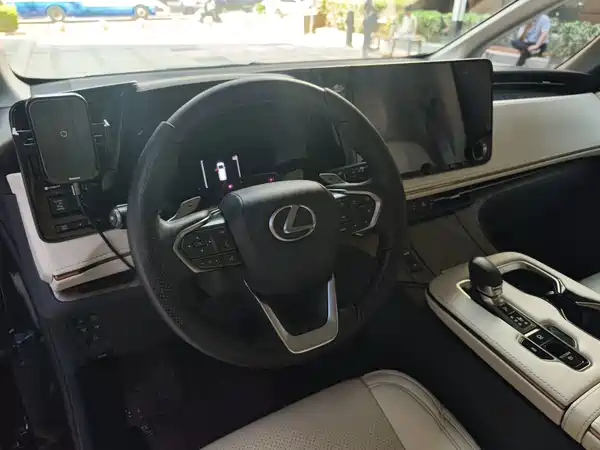 Lexus LM 2024
