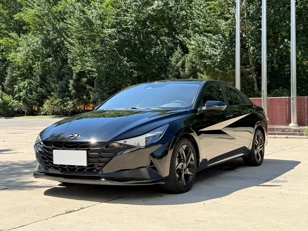 Hyundai Elantra 2022