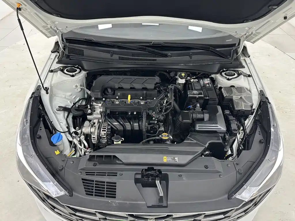 Hyundai Elantra 2023 — фото 18