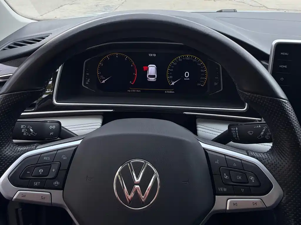 Volkswagen Tiguan L 2023 — фото 11
