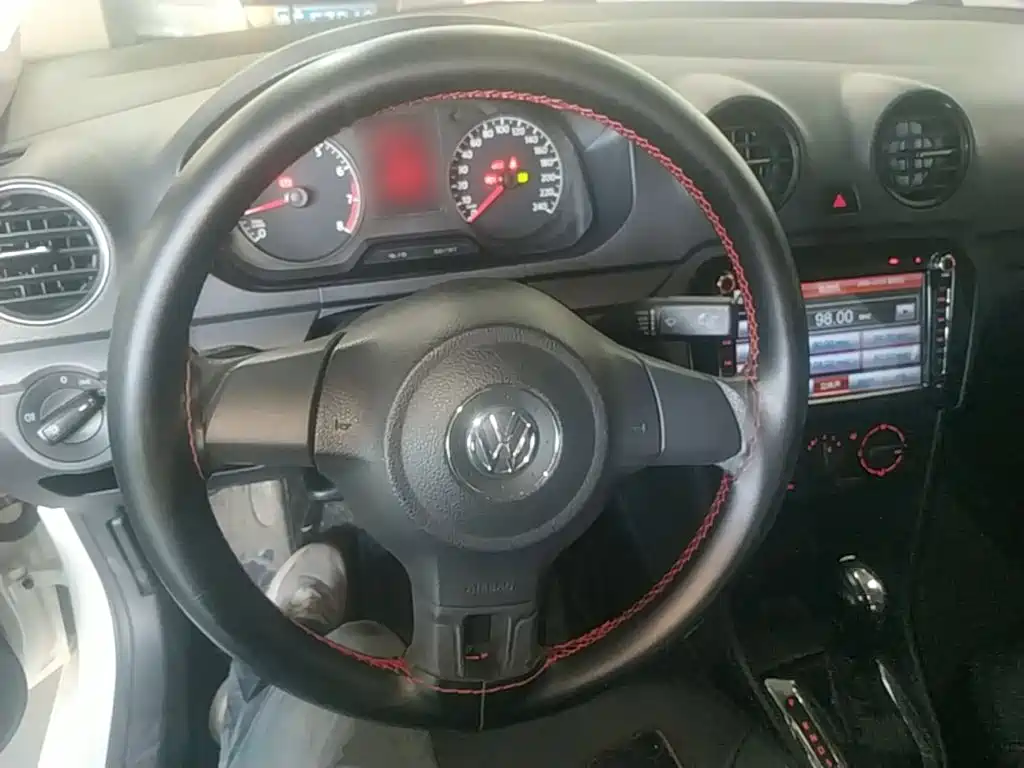 Volkswagen Jetta 2015 — фото 11