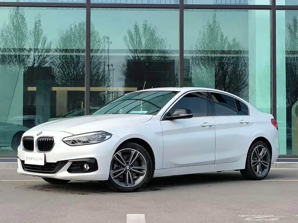 BMW 1 Series 2018 — фото 1